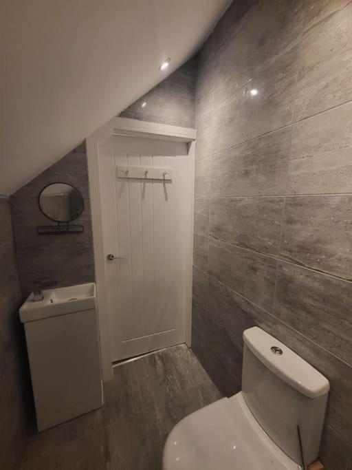 New 4 Bedrm House! Parking. 10Min To City / Etihad Manchester Eksteriør billede