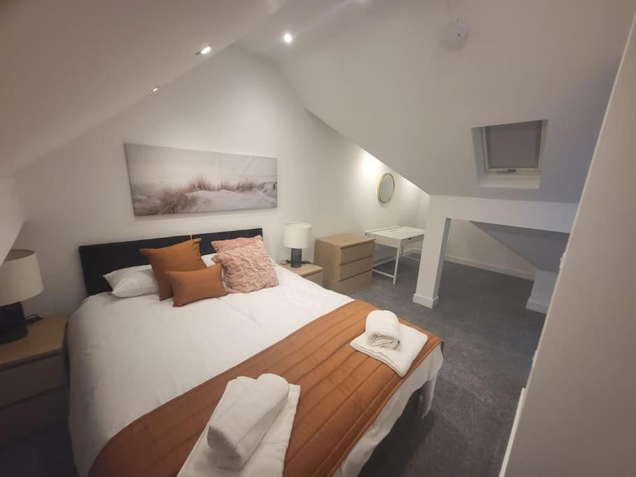 New 4 Bedrm House! Parking. 10Min To City / Etihad Manchester Eksteriør billede