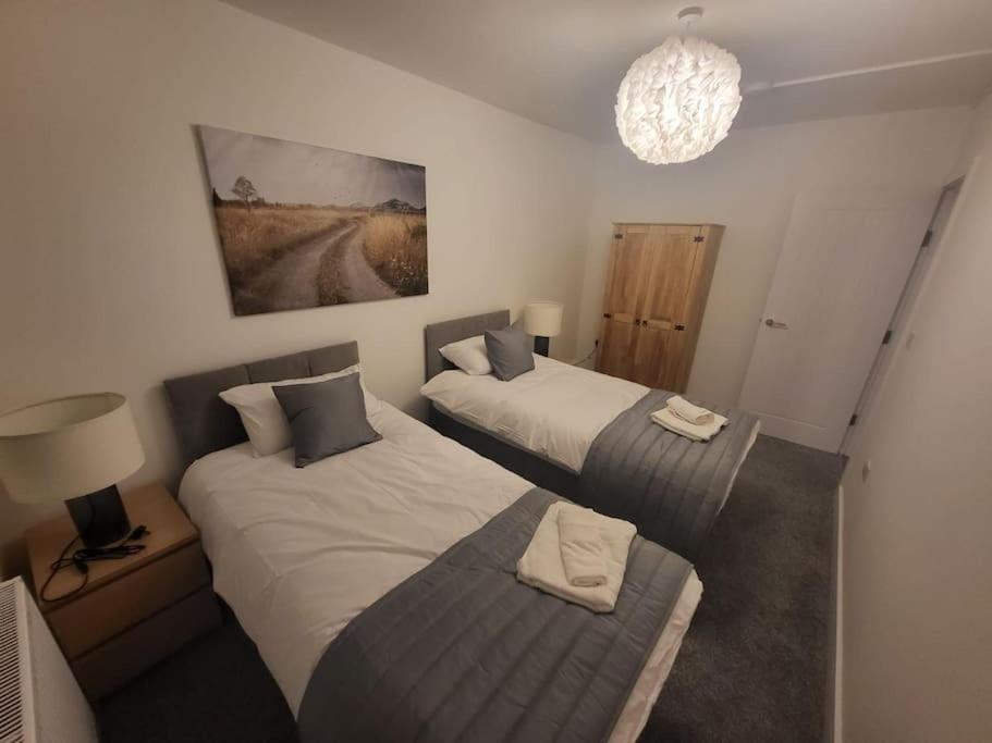 New 4 Bedrm House! Parking. 10Min To City / Etihad Manchester Eksteriør billede