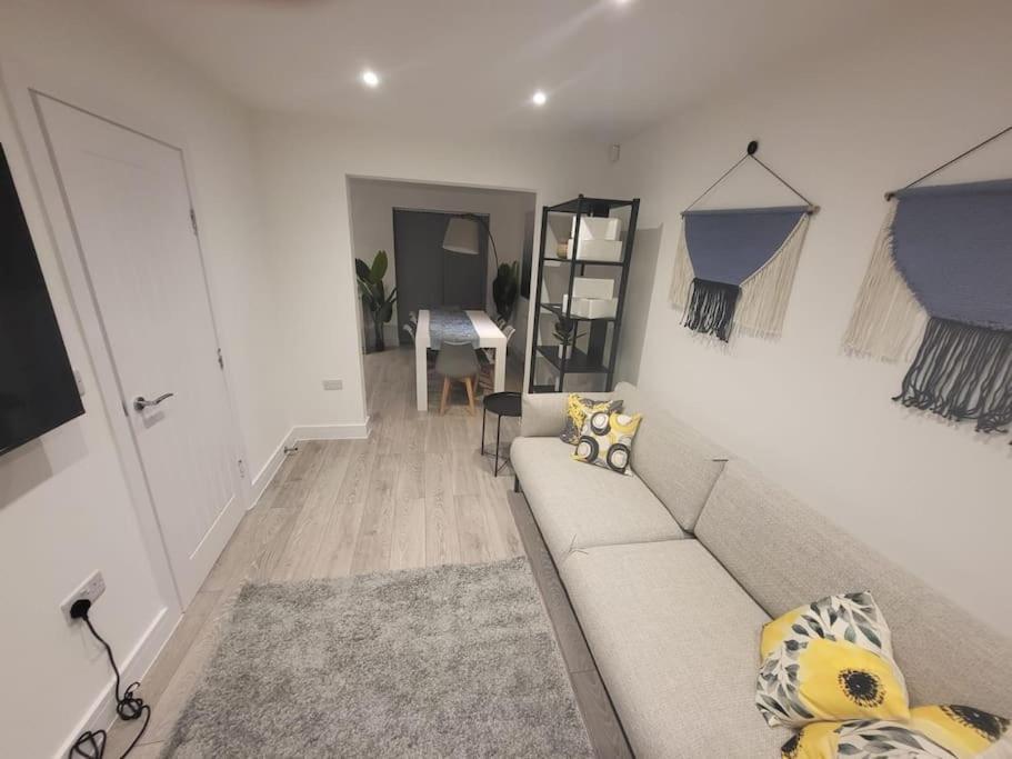 New 4 Bedrm House! Parking. 10Min To City / Etihad Manchester Eksteriør billede
