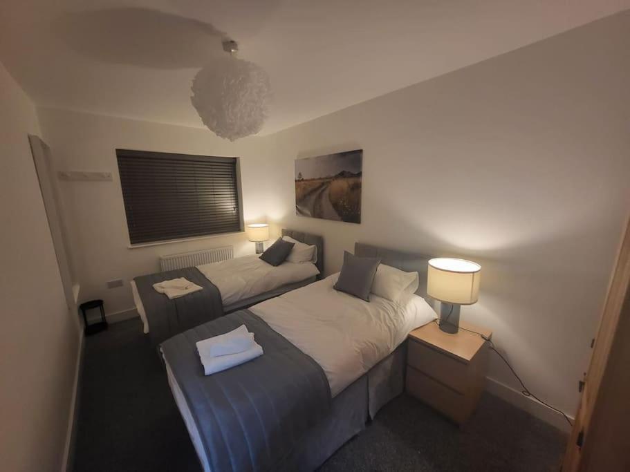New 4 Bedrm House! Parking. 10Min To City / Etihad Manchester Eksteriør billede