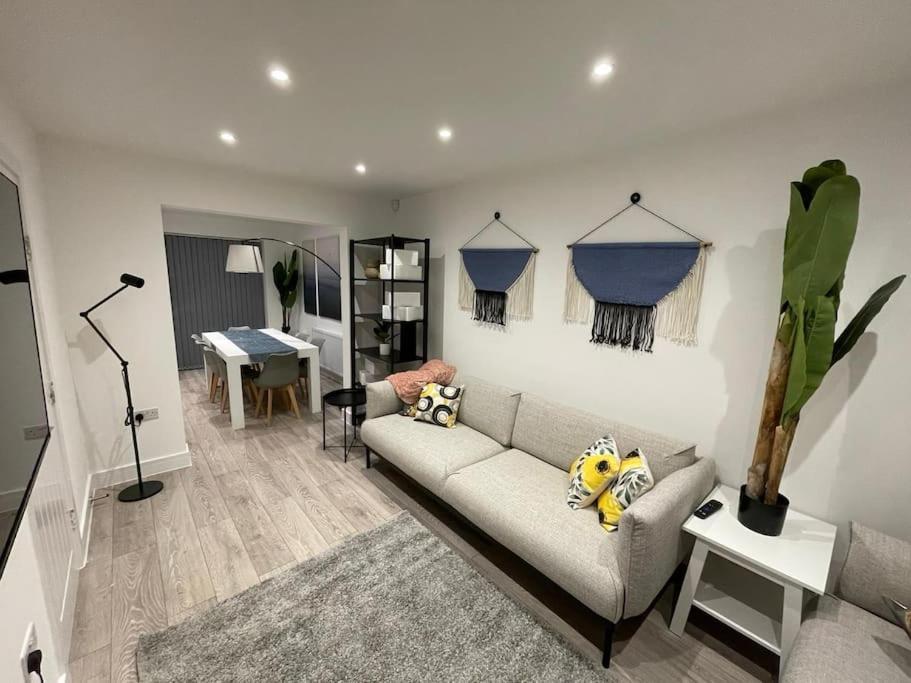 New 4 Bedrm House! Parking. 10Min To City / Etihad Manchester Eksteriør billede